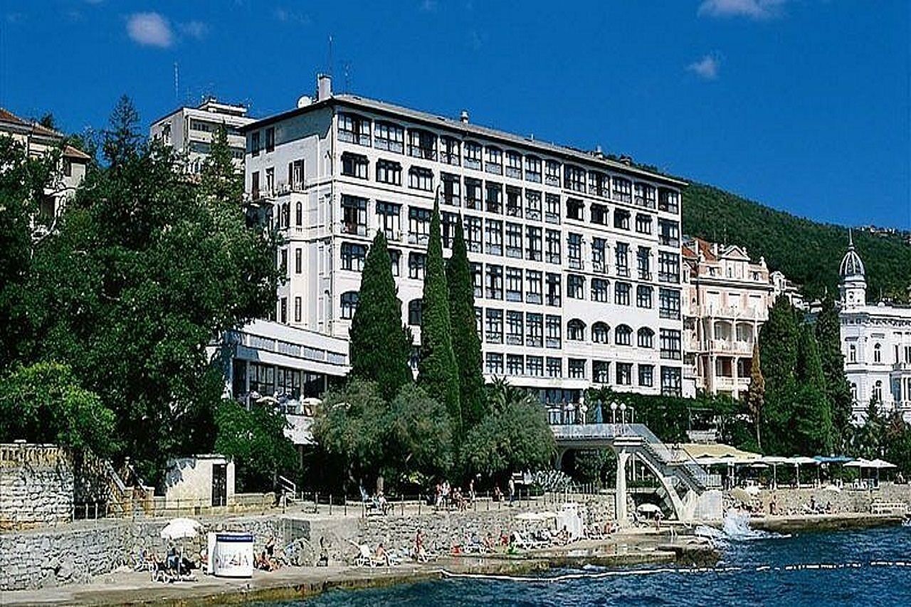 Hotel Kristal - Liburnia Opatija Exterior photo