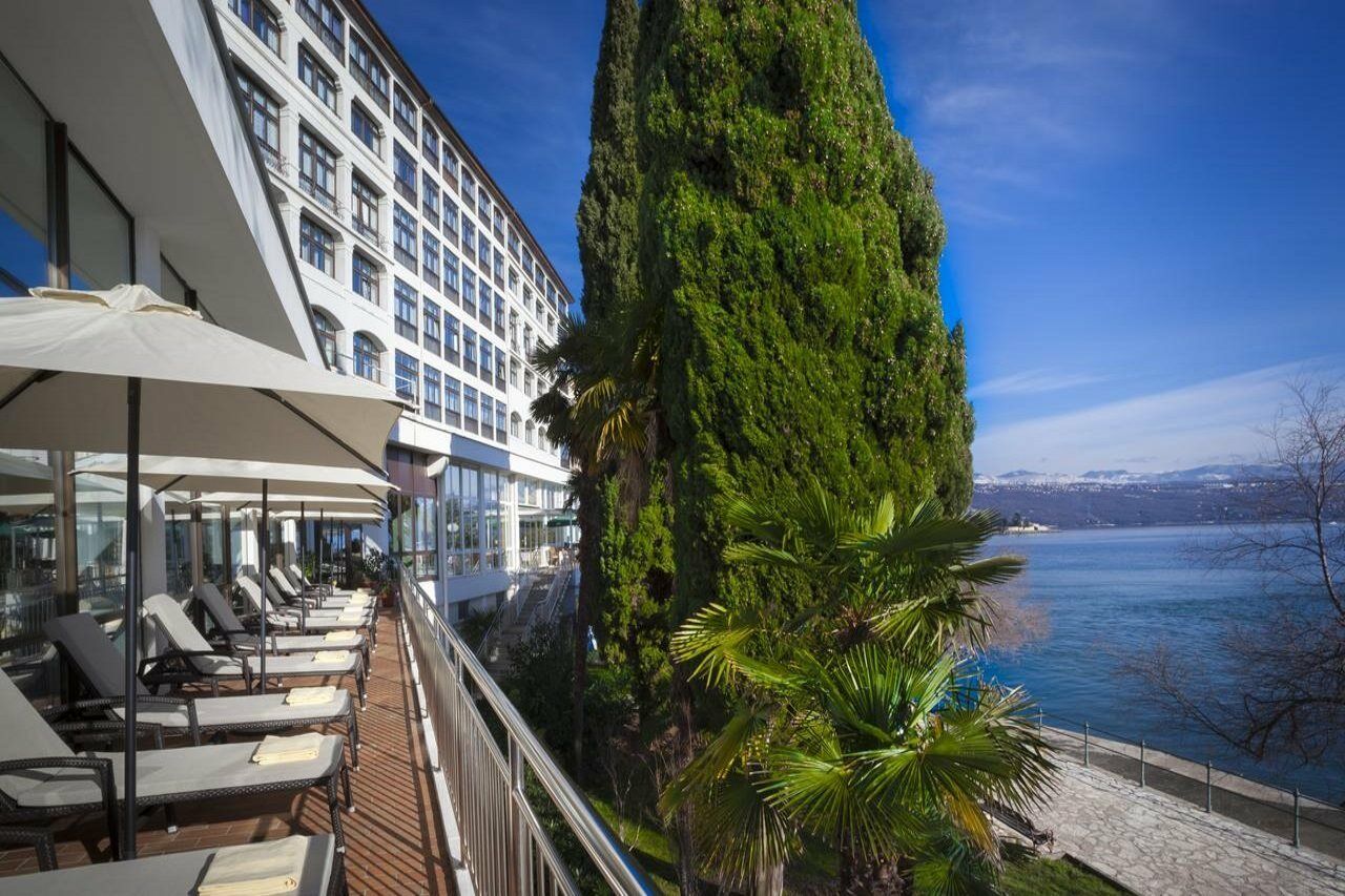 Hotel Kristal - Liburnia Opatija Exterior photo